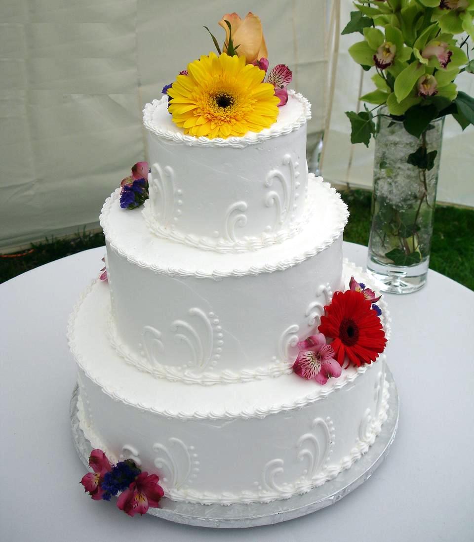 on wedding cakes Also accepts made birthday cakes and other cakes 